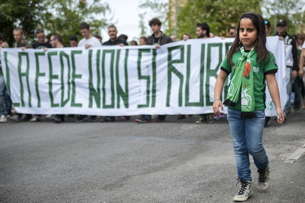 Tifosi Mens Sana Basket La fede non si ruba