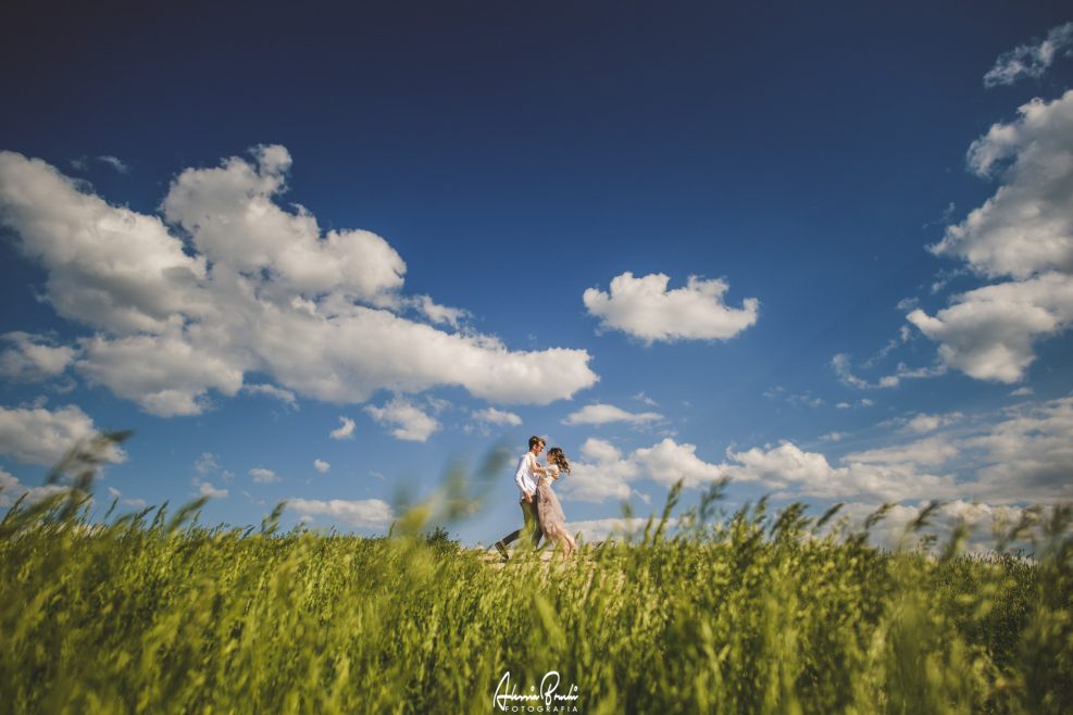 Engagement photos in tuscany