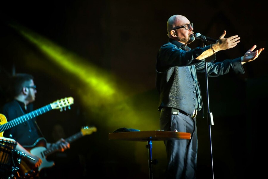 Mario Biondi Italian Pop Singer, Black Voice as Barry White