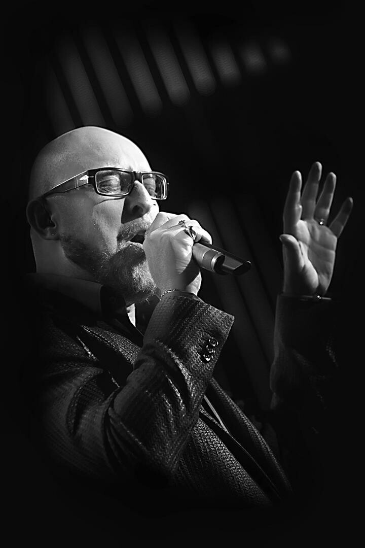 Mario Biondi Italian Pop Singer, Black Voice as Barry White