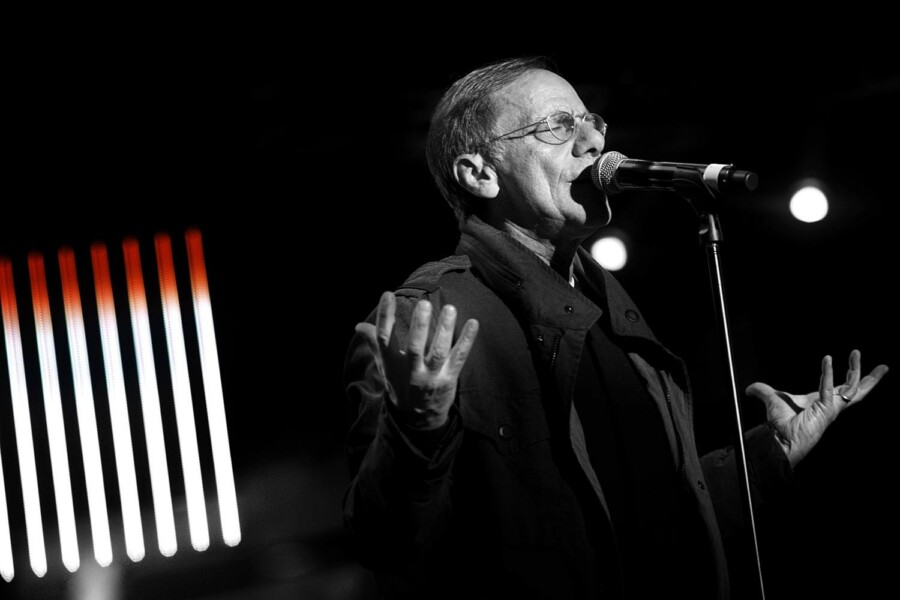 Roberto Vecchioni - Italian Pop Singer