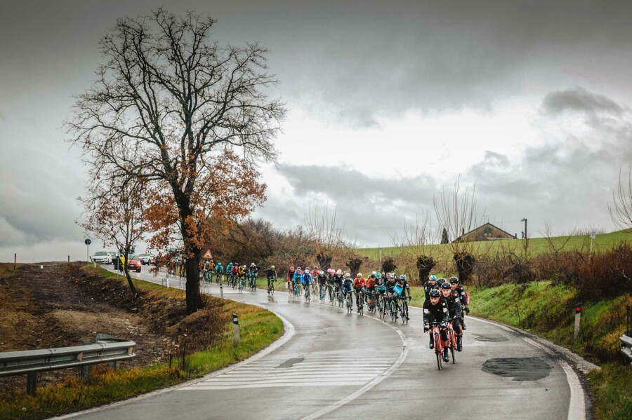 La classica del ciclismo professionista "Strade Bianche" nella cornice dei paesaggi senesi, passando dalla Val d'Orcia fino all'arrivo a Siena nella Piazza del Campo Strade Bianche Siena | 3 Marzo 2018