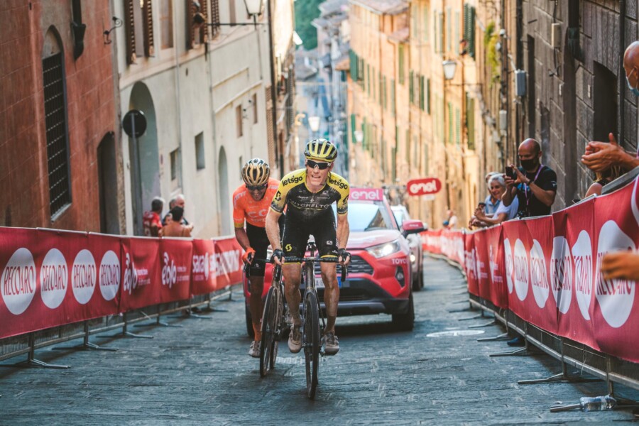 La classica del ciclismo professionista "Strade Bianche" nella cornice dei paesaggi senesi, passando dalla val d'orcia fino all'arrivo a Siena nella Piazza del Campo Strade Bianche Siena 2020