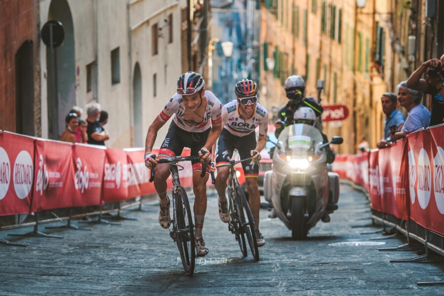 La classica del ciclismo professionista "Strade Bianche" nella cornice dei paesaggi senesi, passando dalla val d'orcia fino all'arrivo a Siena nella Piazza del Campo Strade Bianche Siena 2020